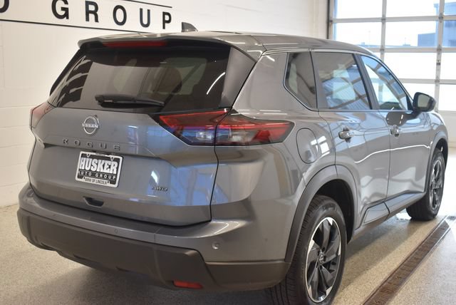 Used 2025 Nissan Rogue SV AWD/4WD image 4