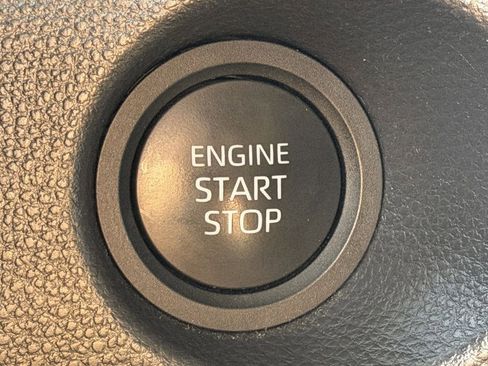 Used 2024 Toyota Corolla Cross XLE FWD image 22