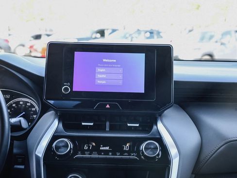 Certified 2023 Toyota Venza LE image 15