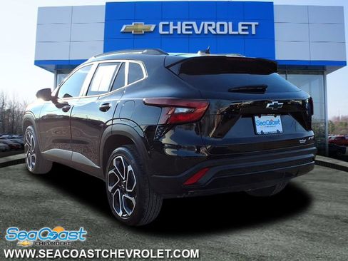 Used 2025 Chevrolet Trax RS w/ Sunroof Package image 3