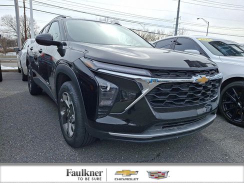 Certified 2025 Chevrolet Trax LT image 1