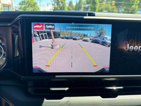 Used 2024 Jeep Gladiator Rubicon AWD/4WD image 24