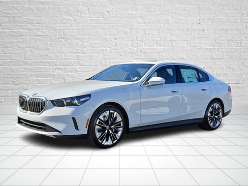 New 2026 BMW 530i xDrive w/ Premium Package AWD/4WD image 2