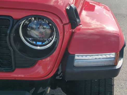 Used 2025 Jeep Wrangler Sahara 4xe image 11