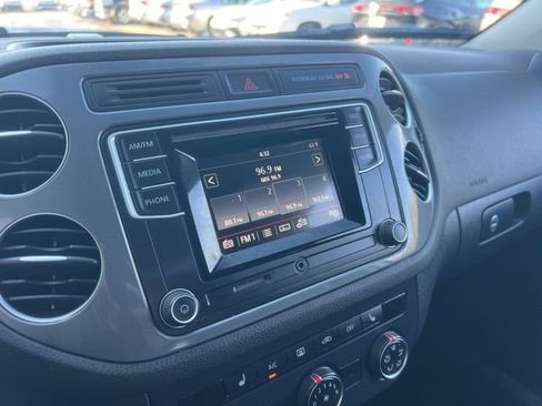 Used 2016 Volkswagen Tiguan S image 14