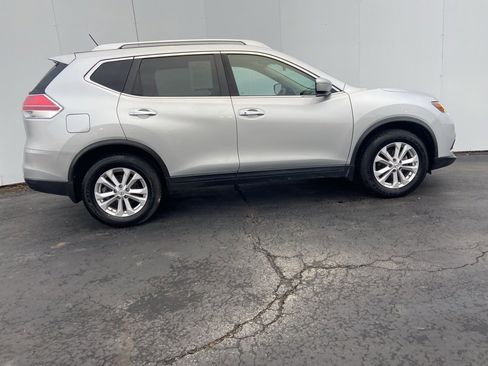 Used 2015 Nissan Rogue SV image 4