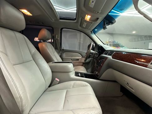 Used 2011 Chevrolet Avalanche LT image 27