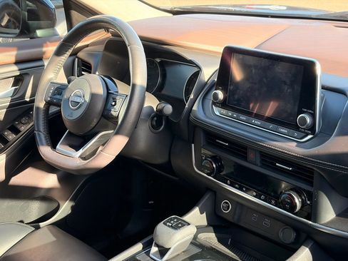 Certified 2023 Nissan Rogue SV w/ SV Premium B Package FWD image 12