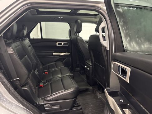 Used 2021 Ford Explorer XLT w/ Equipment Group 202A image 30