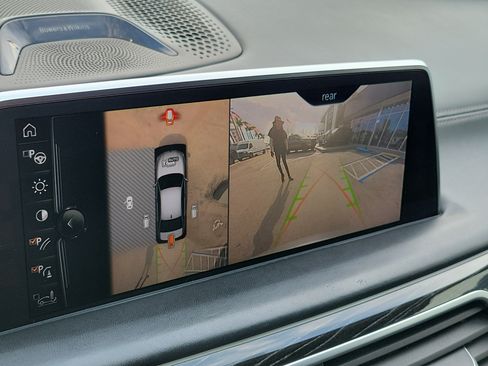 Used 2017 BMW 750i RWD image 10