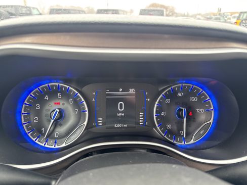 Used 2018 Chrysler Pacifica Touring-L image 20