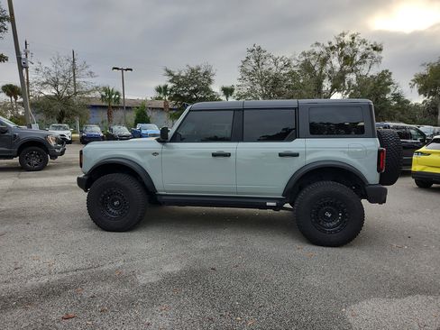 Used 2023 Ford Bronco Wildtrak image 2