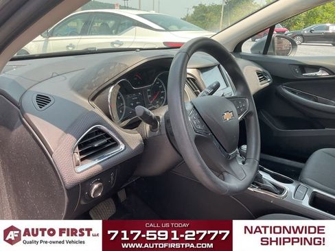 Used 2018 Chevrolet Cruze LT w/ Convenience Package FWD image 6