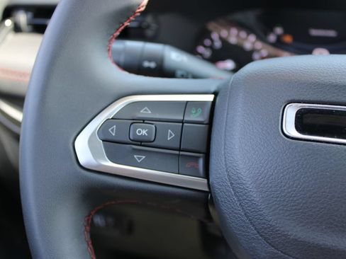 Used 2025 Jeep Compass Trailhawk AWD/4WD image 34