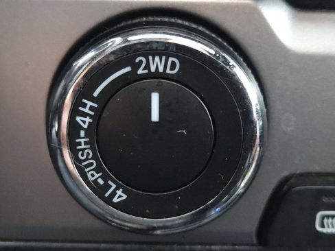 Used 2017 Toyota Tacoma Limited image 12