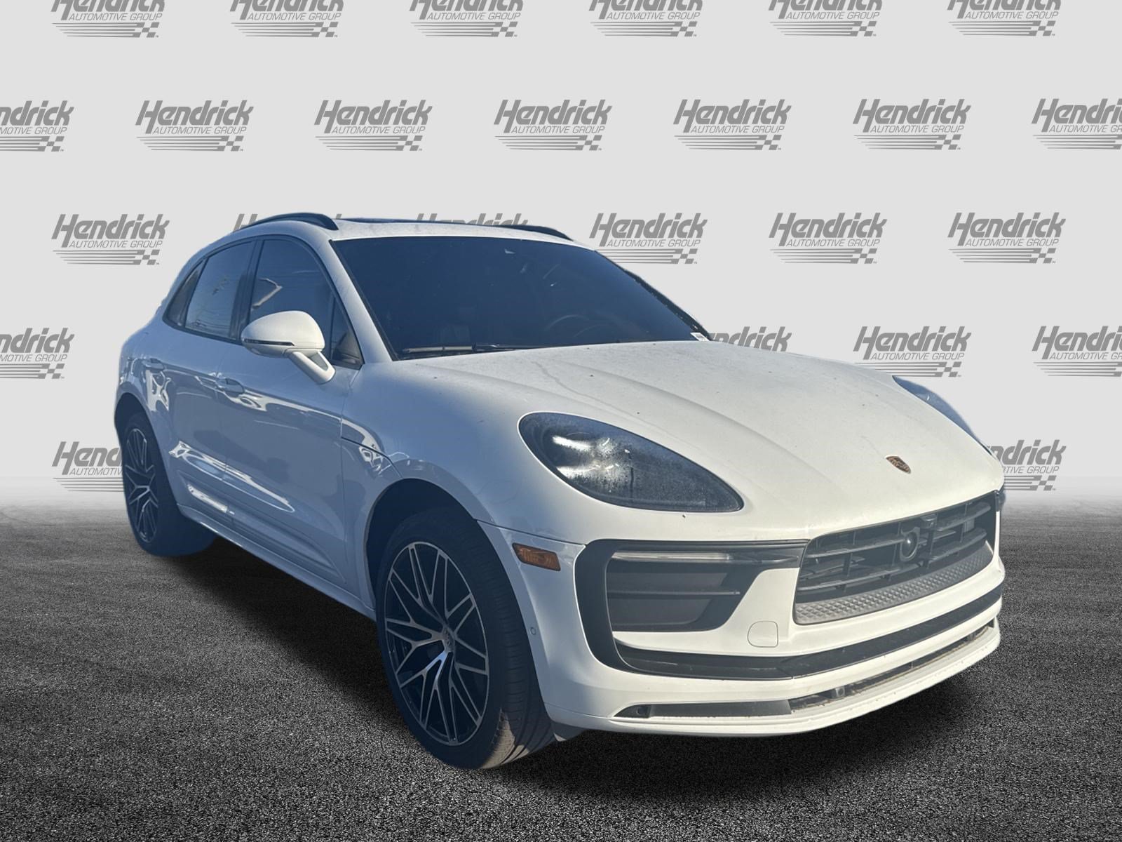 Used 2025 Porsche Macan AWD/4WD image 2