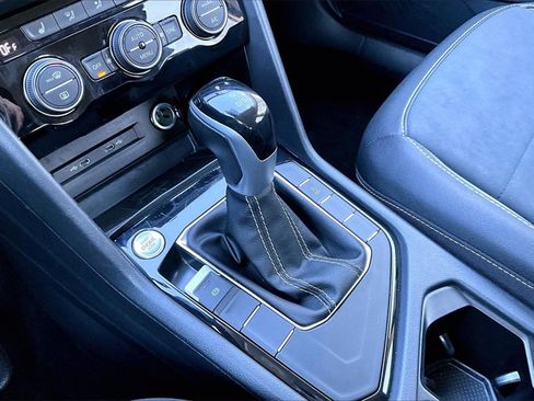 Used 2024 Volkswagen Taos SE image 30