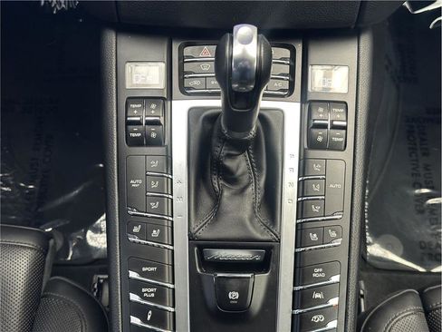 Used 2018 Porsche Macan Sport Edition image 18