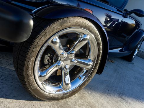 Used 2001 Chrysler Prowler image 4