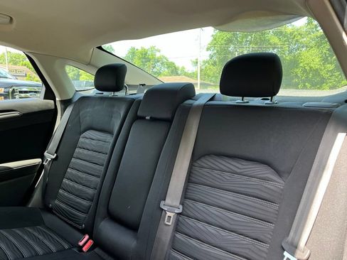 Used 2016 Ford Fusion SE FWD image 21