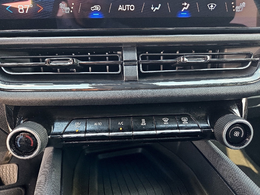Used 2024 Chevrolet Equinox EV RS FWD image 19