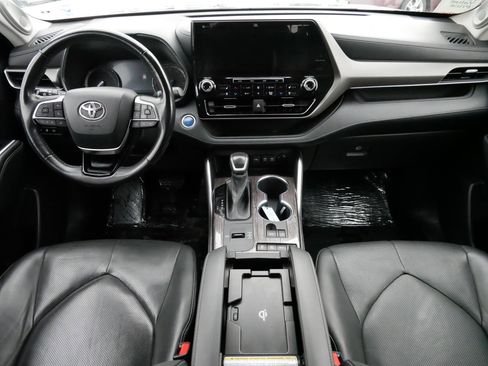Used 2021 Toyota Highlander Limited image 10