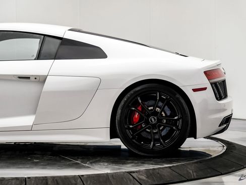 Used 2018 Audi R8 V10 RWD image 11
