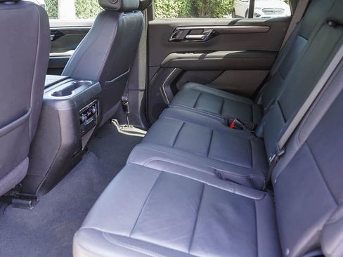 Used 2025 Chevrolet Tahoe LT AWD/4WD image 17