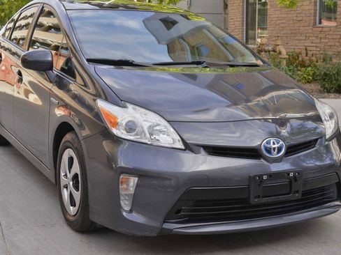 Used 2014 Toyota Prius Three image 2