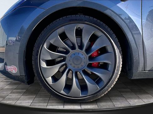 Used 2023 Tesla Model Y Performance image 32