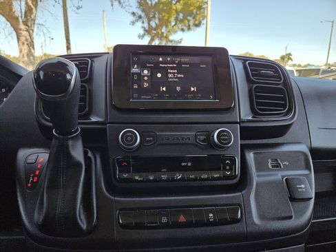 Used 2024 RAM ProMaster 2500 w/ Convenience Group image 28