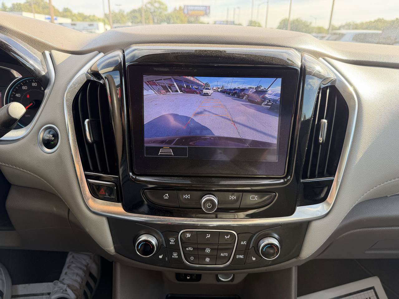 Used 2020 Chevrolet Traverse LT AWD/4WD image 17