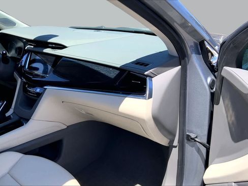 Used 2024 Cadillac XT6 Premium Luxury w/ Technology Package FWD image 18