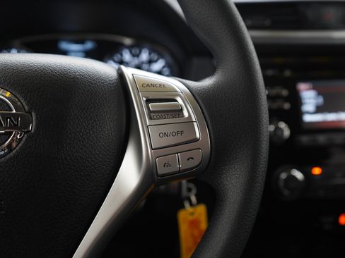Used 2015 Nissan Rogue S AWD/4WD image 25