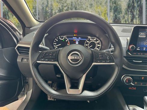 Used 2024 Nissan Altima 2.5 SV FWD image 18