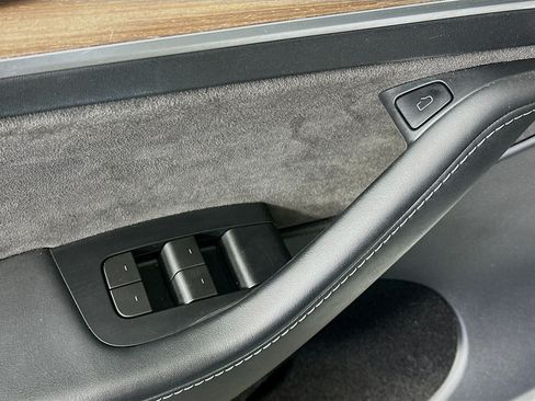 Used 2023 Tesla Model Y AWD image 15