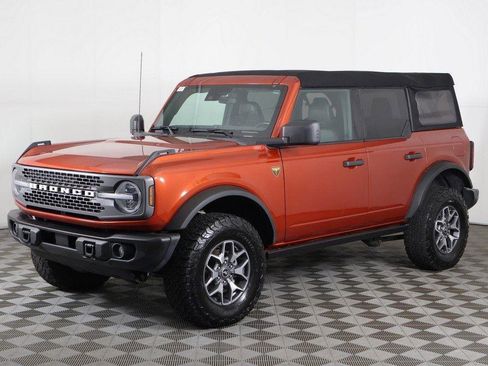 Used 2023 Ford Bronco Badlands image 2