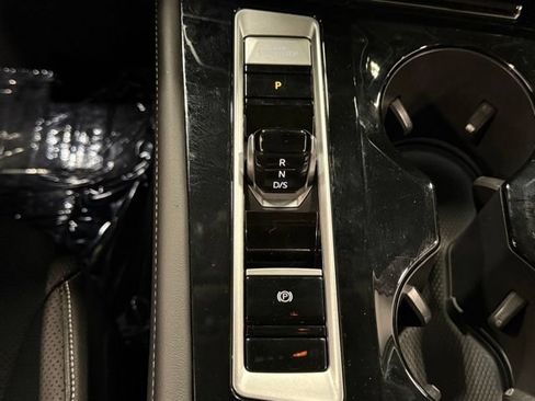 Used 2024 Volkswagen Atlas SE FWD image 30