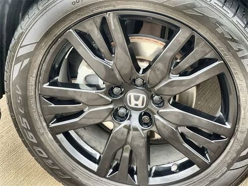 Certified 2022 Honda Pilot Black Edition image 9