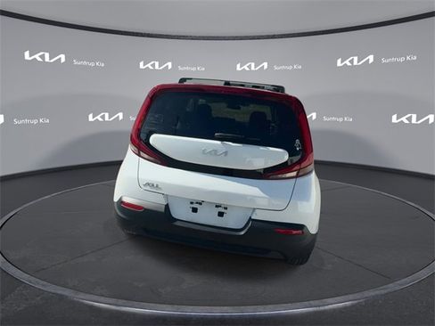 Used 2022 Kia Soul LX image 17