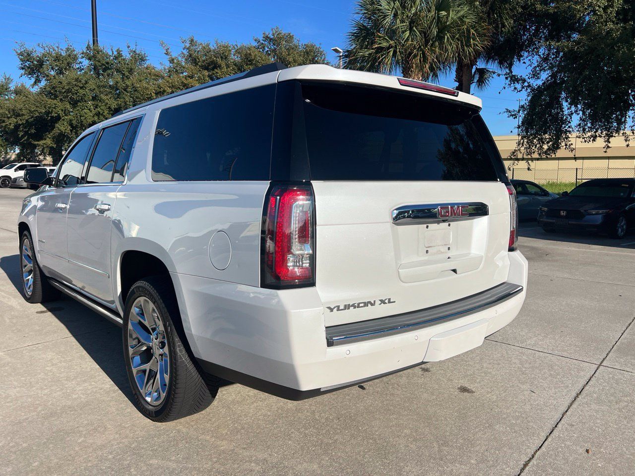 Used 2020 GMC Yukon XL Denali w/ Denali Ultimate Package AWD/4WD image 8