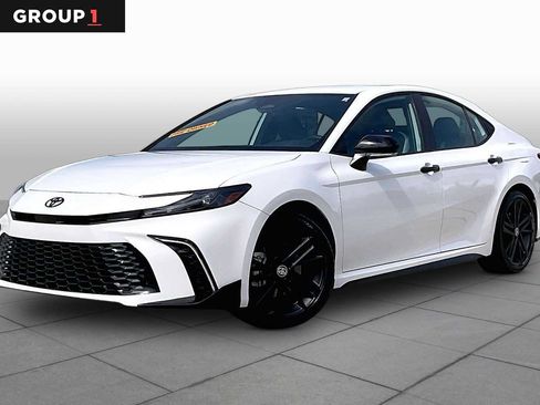Used 2026 Toyota Camry Hybrid w/ Convenience Package FWD image 1