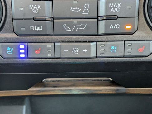 Used 2018 Ford F150 Lariat image 27