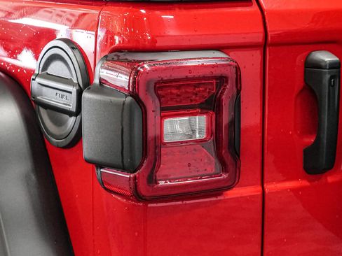 Used 2024 Jeep Wrangler Unlimited Rubicon image 13