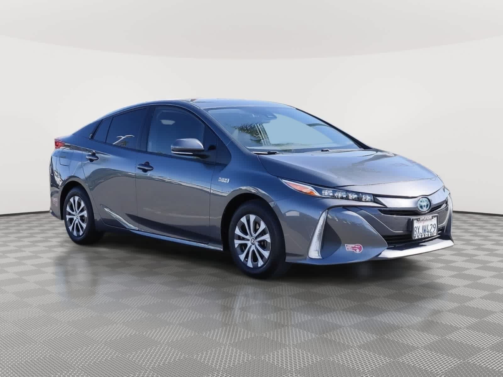 Used 2022 Toyota Prius Prime XLE FWD image 3
