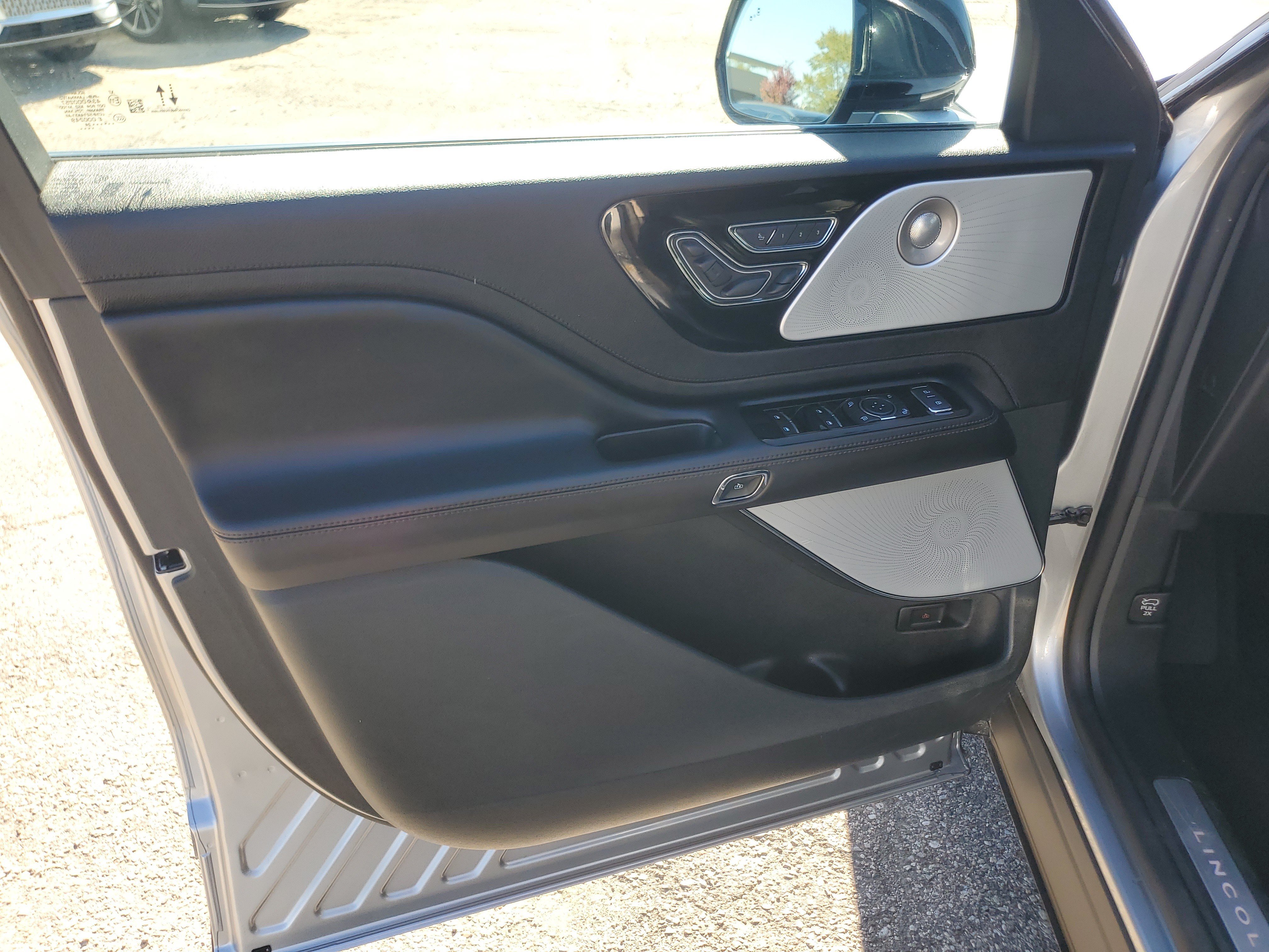 Used 2024 Lincoln Aviator Reserve w/ Equipment Group 201A AWD/4WD image 10