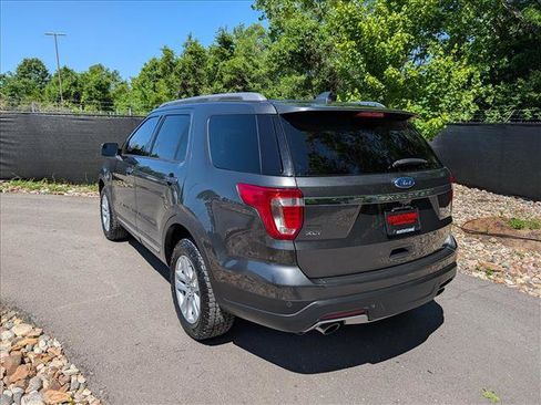 Used 2018 Ford Explorer XLT AWD/4WD image 3