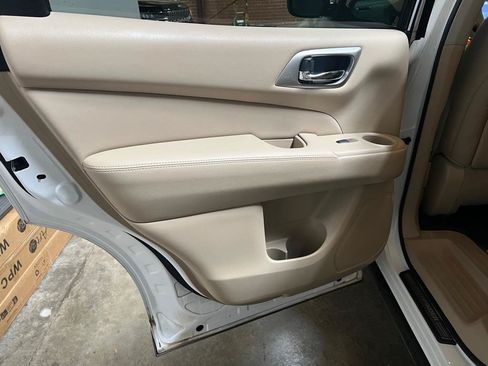 Used 2014 Nissan Pathfinder SL w/ SL Tech Package AWD/4WD image 26