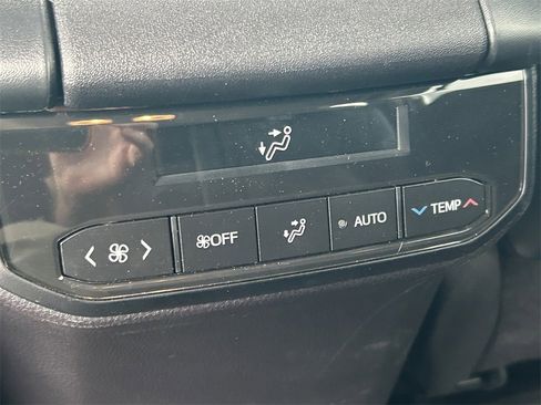 Used 2025 Toyota Highlander XLE image 24