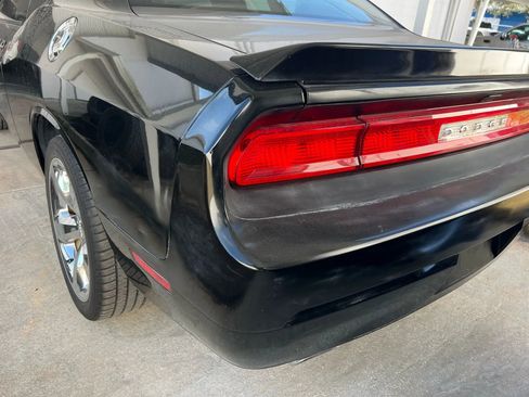 Used 2013 Dodge Challenger SXT image 3